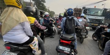 Warga Resah, Truk Tambang di Jalan Raya Pulo Ampel–Bojonegara Diduga Sebabkan Polusi Debu dan Ganggu Aktivitas Masyarakat