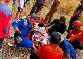 Lansia Terjatuh Saat Berkebun di Gunung Cinampul, Dievakuasi Tim Gabungan