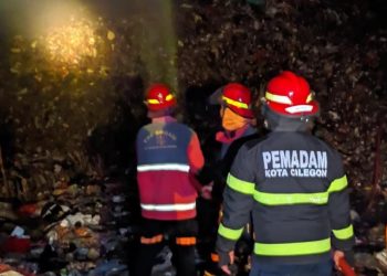 Damkar Cilegon Kirim Armada dan Personel Bantu Padamkan Kebakaran TPSA Jatiwaringin