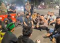 Tak Kunjung Ditemui, Massa Aksi HMI Bermalam di Kantor Wali Kota Cilegon