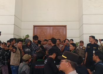 Demo Kenaikan Belanja Pegawai Pemkot Cilegon Ricuh, Masa Aksi Alami Pemukulan