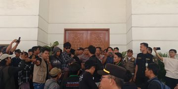 Demo Kenaikan Belanja Pegawai Pemkot Cilegon Ricuh, Masa Aksi Alami Pemukulan